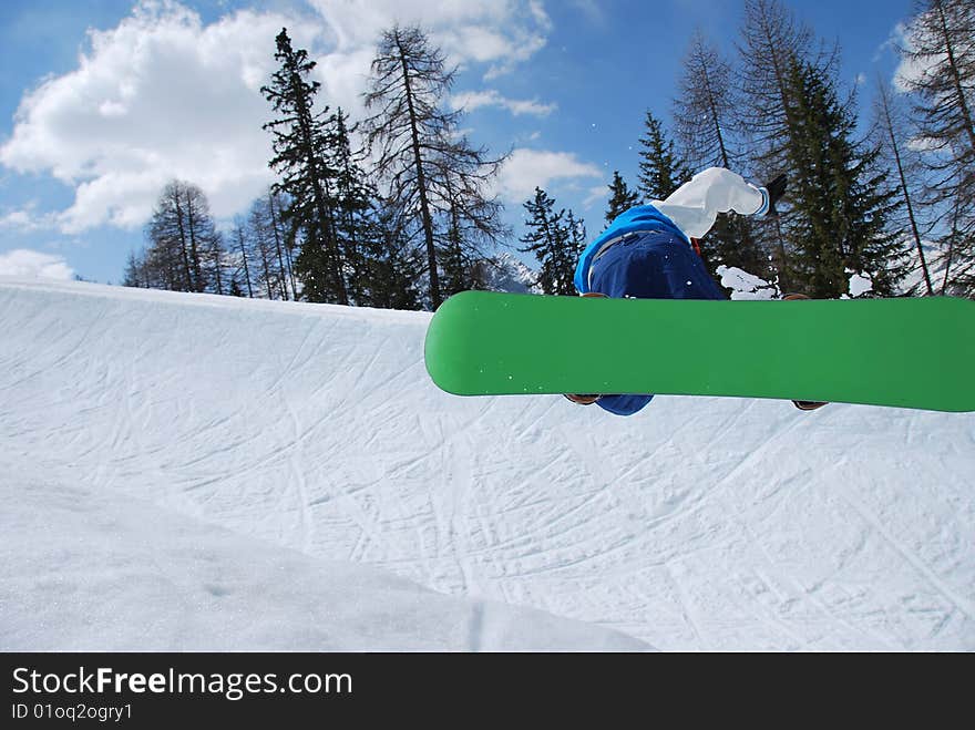 Snowboarder in Half pipe