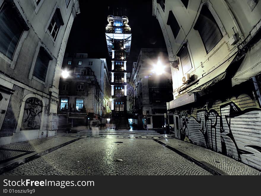 The famous elevado in the center of lisboa at night