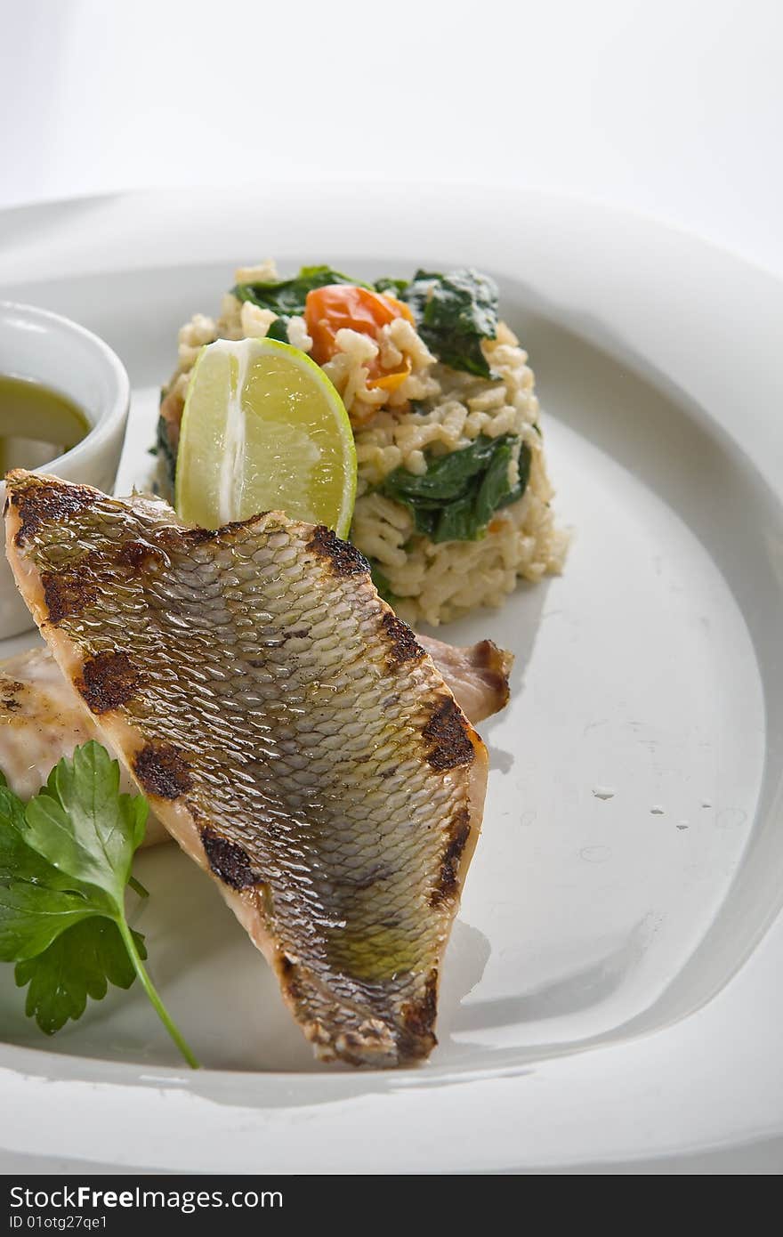 Grilled fish with rice and lemon sauce