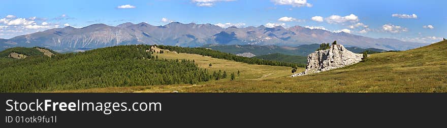 Panoramic view of cuja valley and kurajskij chrebet - altai mountains russia