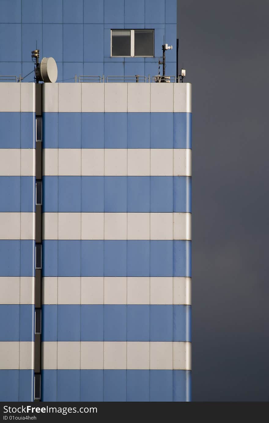 A skyscraper in the dark sky