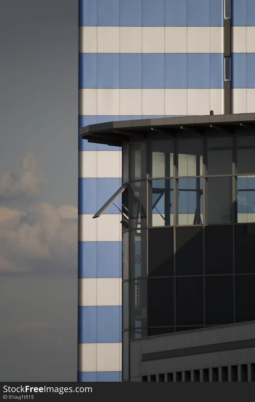 A skyscraper in the dark sky