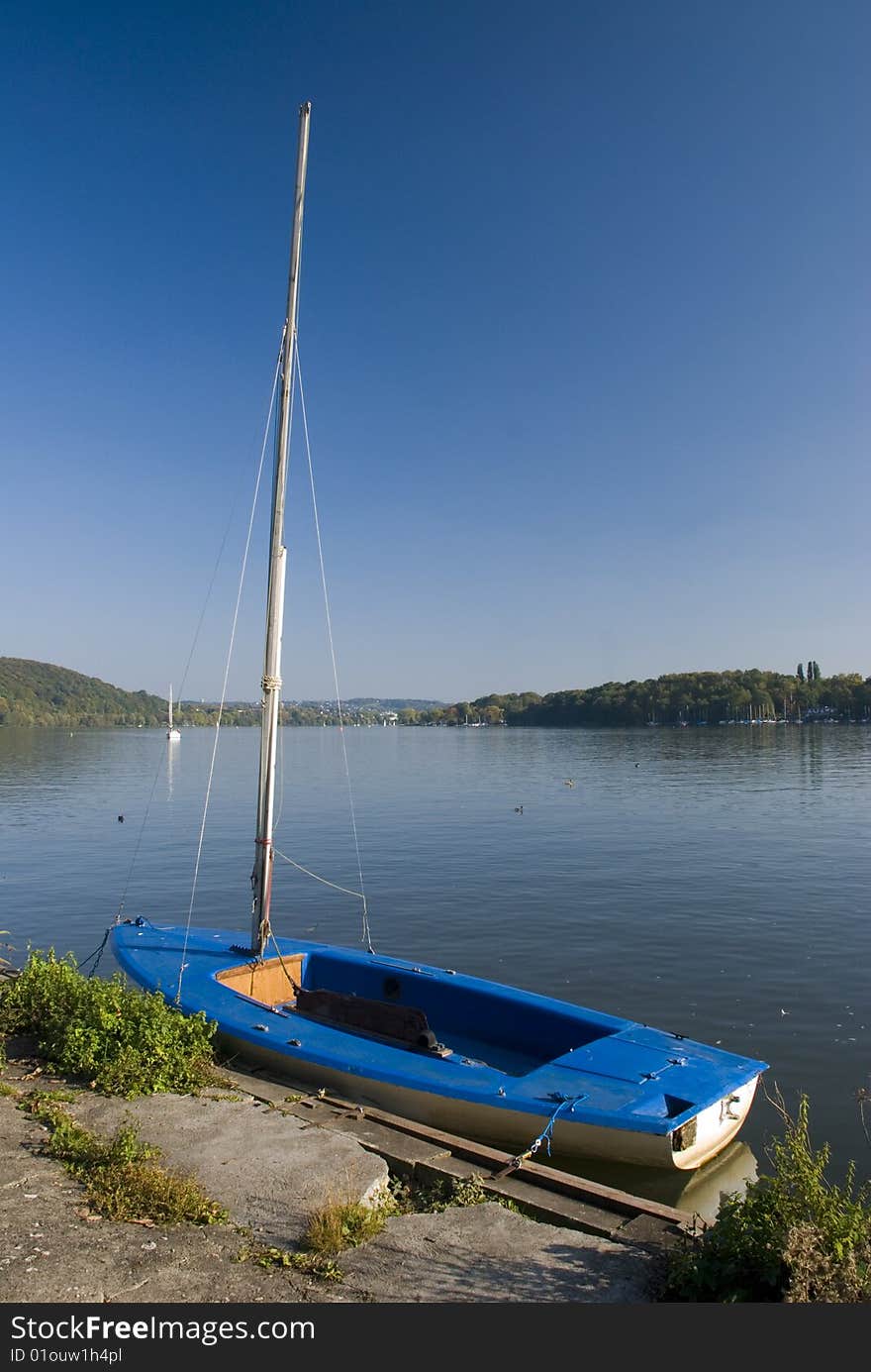 A sailing boat at the lake