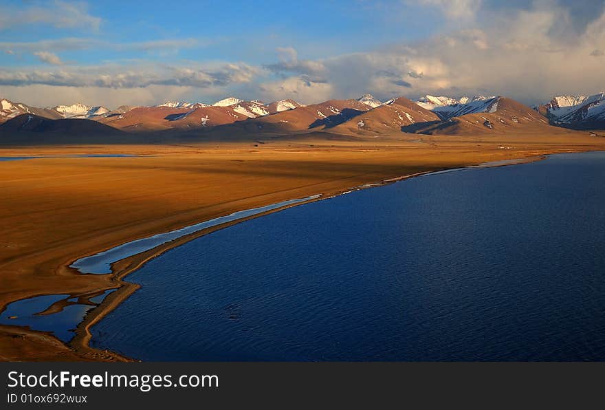 Taken in the lake Namtso. The lake Namtso is the highest lake in the world,  lake Surface Altitude is 4718m. It is about 90 kilometers from Lhasa. The Mountain of picture is Nyainqentanglha Range. There are some pastures near the lake.