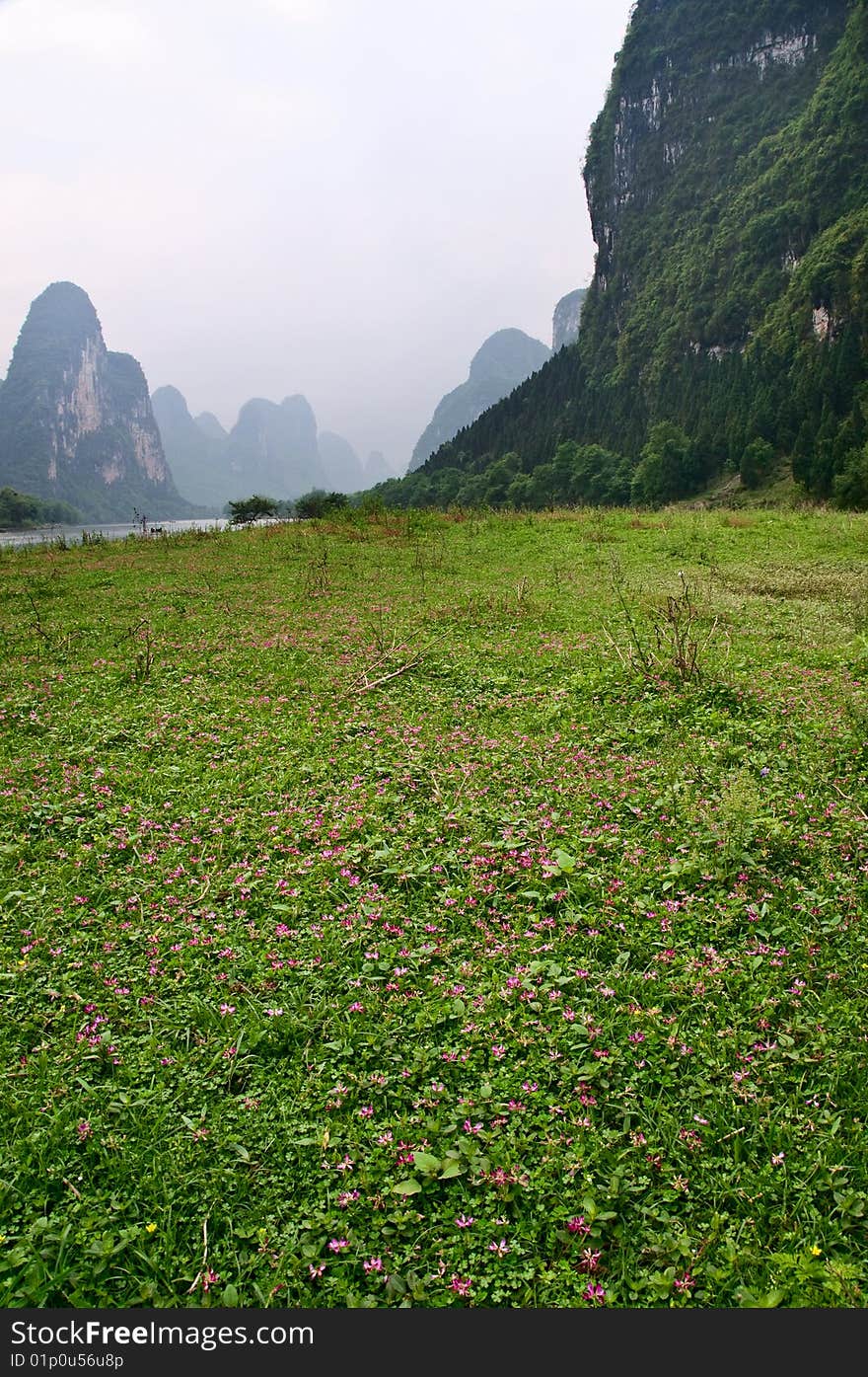 Li Jiang river and its mountains - Guilin - China