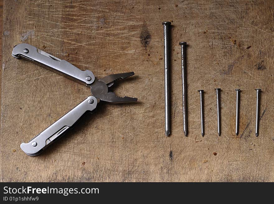 Flat-nose pliers and nails