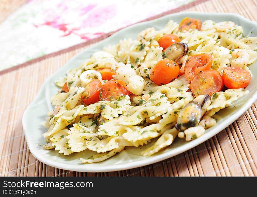 Pasta with frsh   tomatoes and sea muscsels. Pasta with frsh   tomatoes and sea muscsels