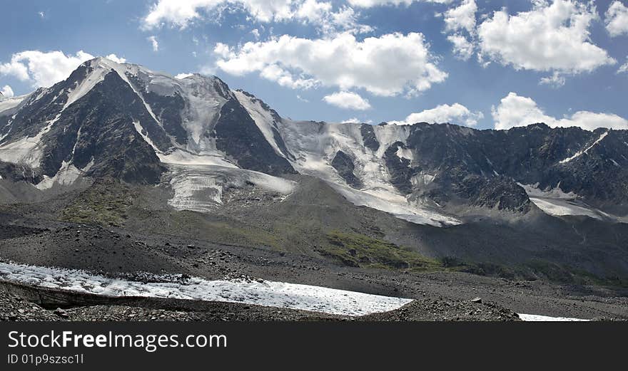 Russia, Mountain Altai, area the Katunsky ridge, a river Kucherla watershed, glacier Myushtu-Ayry.