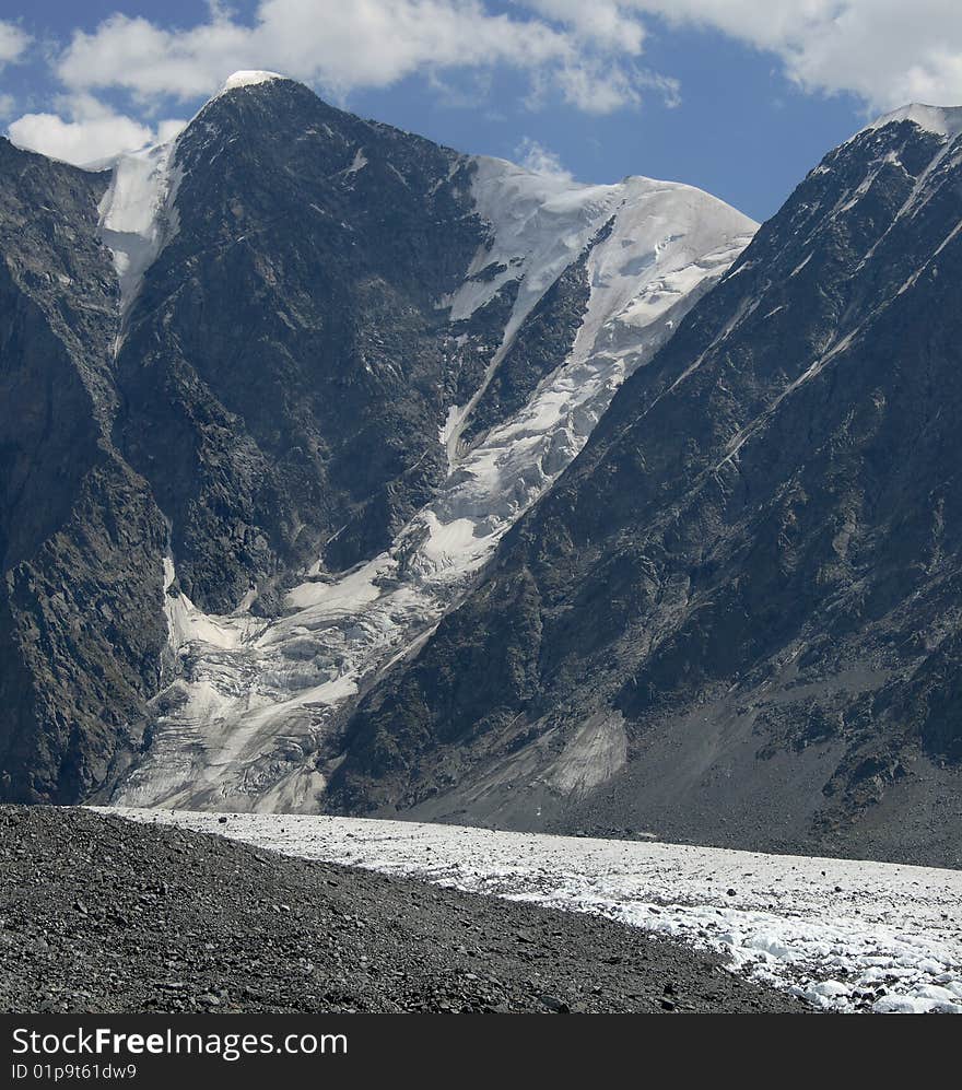 Russia, Mountain Altai, area the Katunsky ridge, a river Kucherla watershed, glacier Myushtu-Ayry.