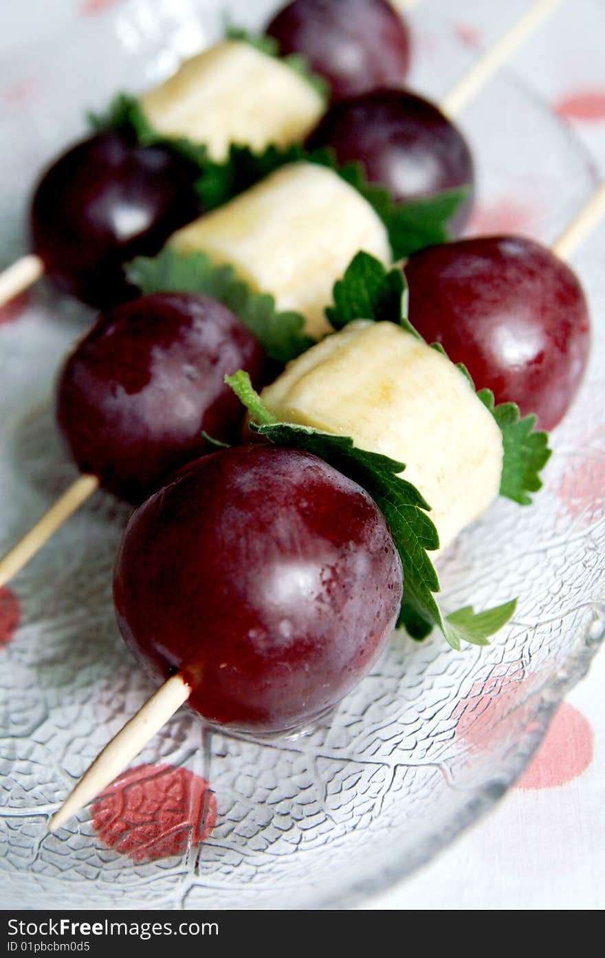 Grapes and banana fruit kebab