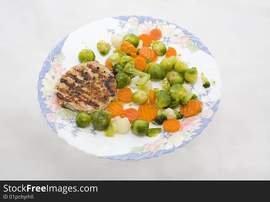 A dish with vegetables and hamburger