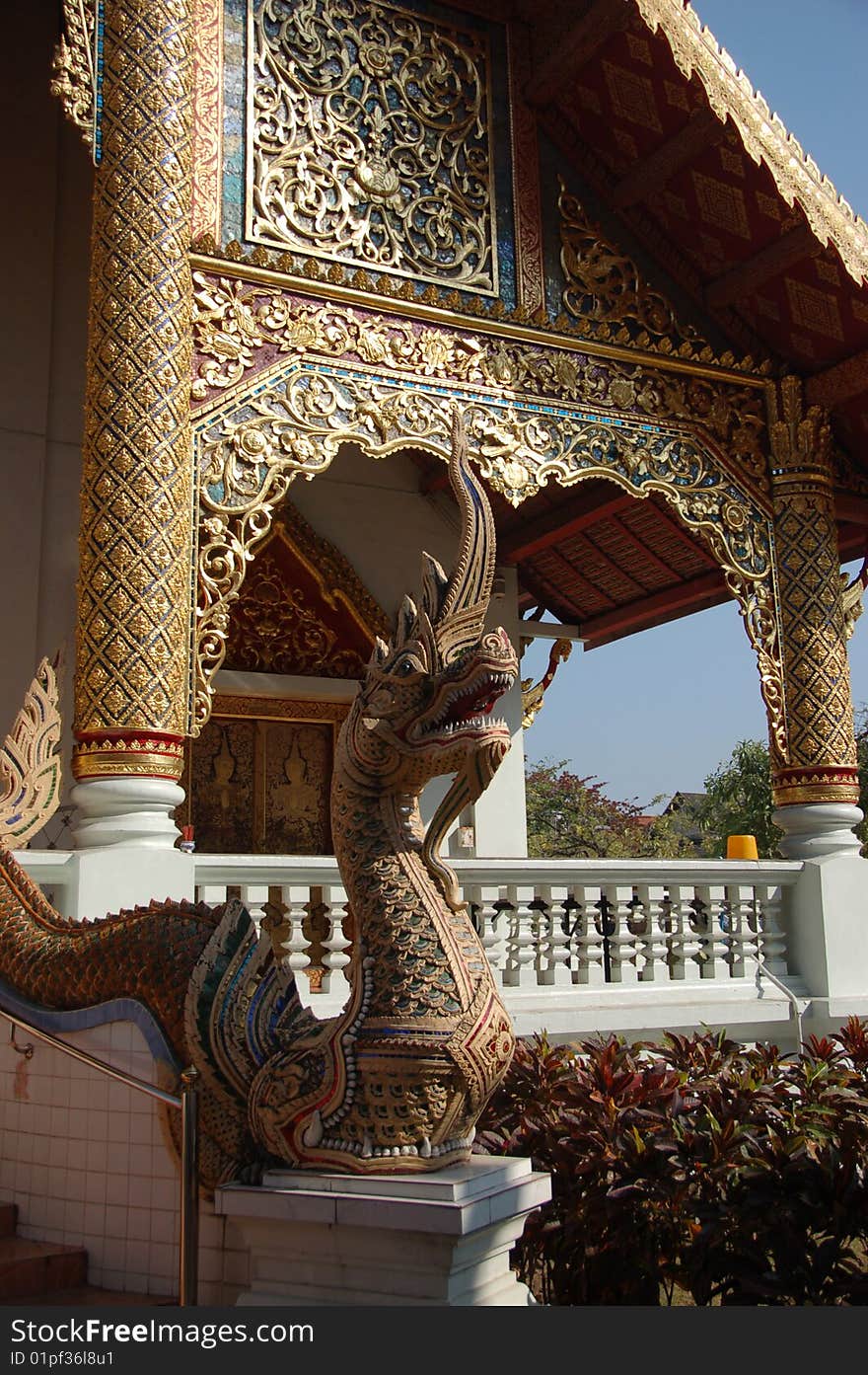 Dragon statue