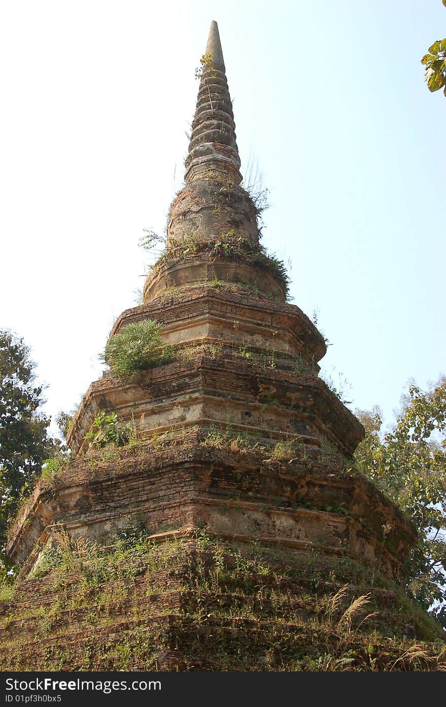 Wat in Chiang Saen by Golden Triangle