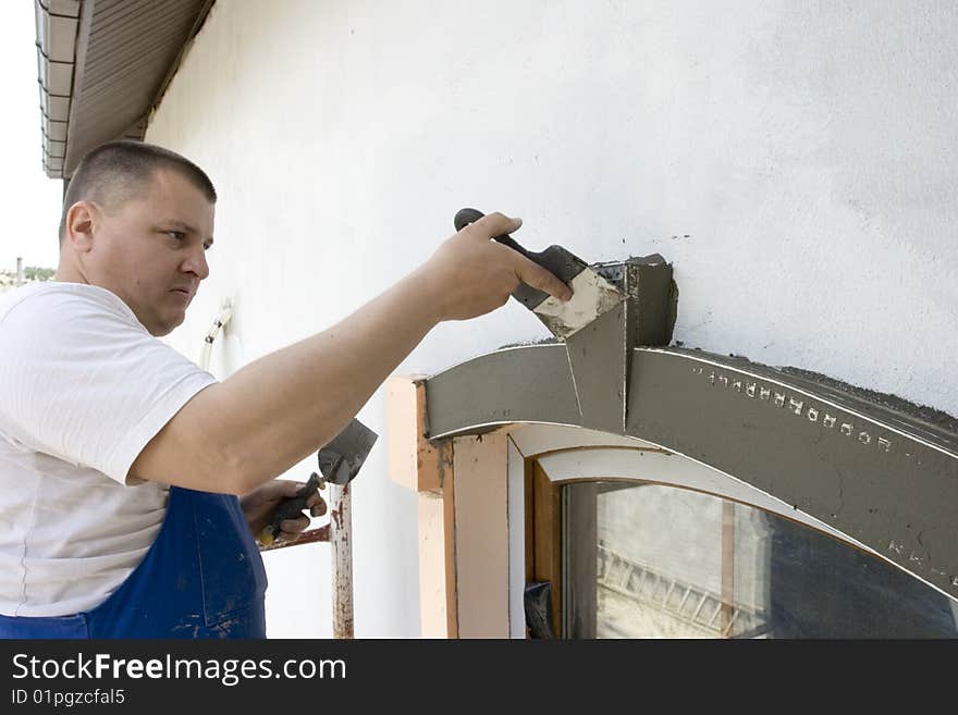 Plasterer inflicts mortar on architectural element