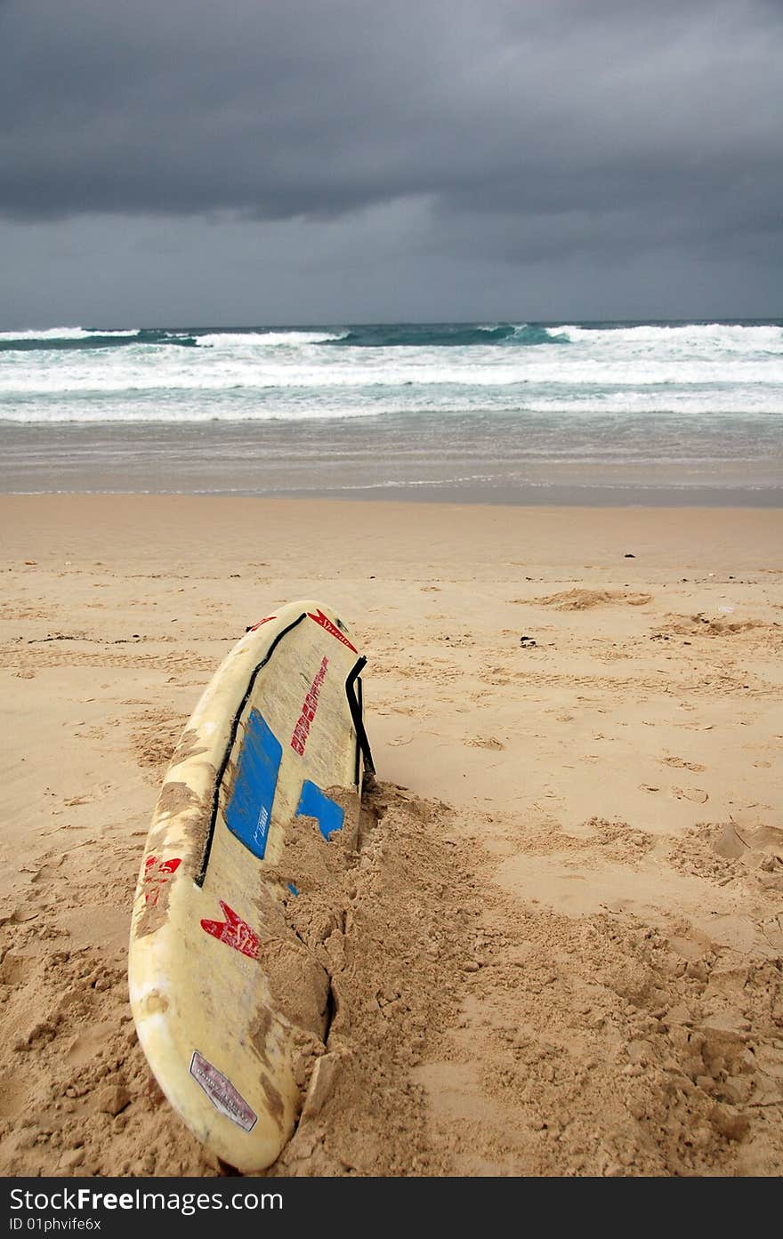 Heavy overcast clouds covering the sea
To stimulate the beginning of the day. Heavy overcast clouds covering the sea
To stimulate the beginning of the day