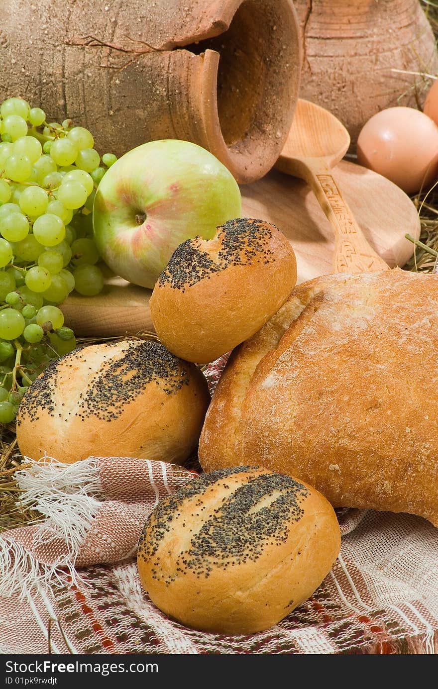 Different kinds of bread and fruits