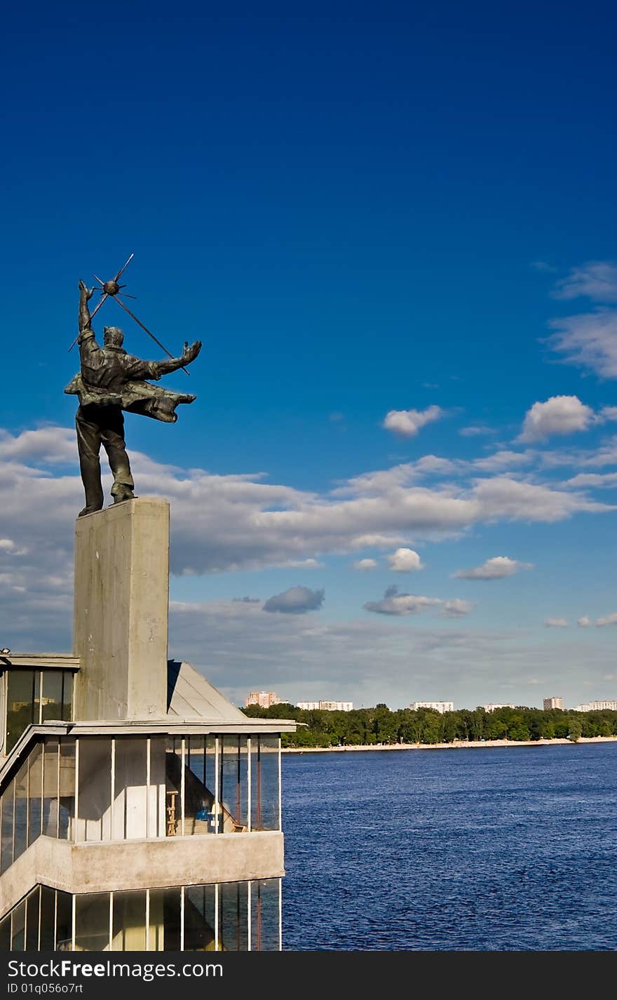 Monument of worker, Kiev, Dnipro metro