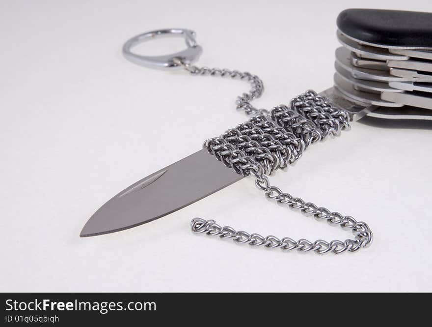 Folding knife ,blade chained