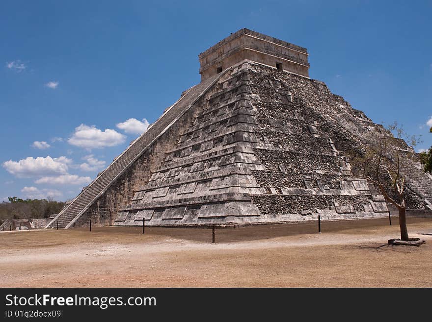 Chichen itza pyramid