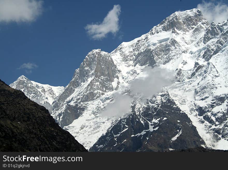 Ice covered Himalayan peaks on trekking path to Kedarnath, Uttarakhand, India, Asia. Ice covered Himalayan peaks on trekking path to Kedarnath, Uttarakhand, India, Asia