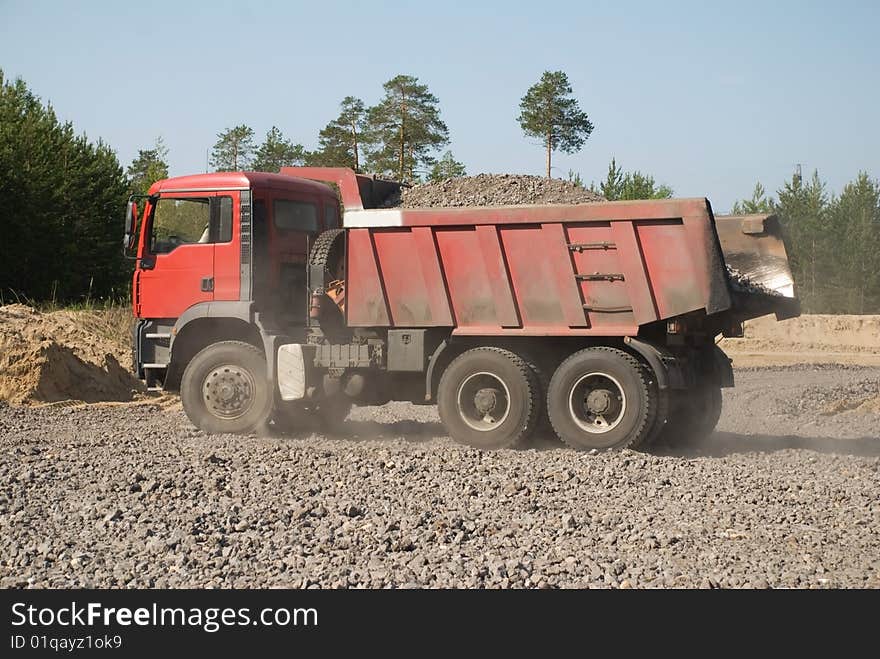 Working transport on the action station