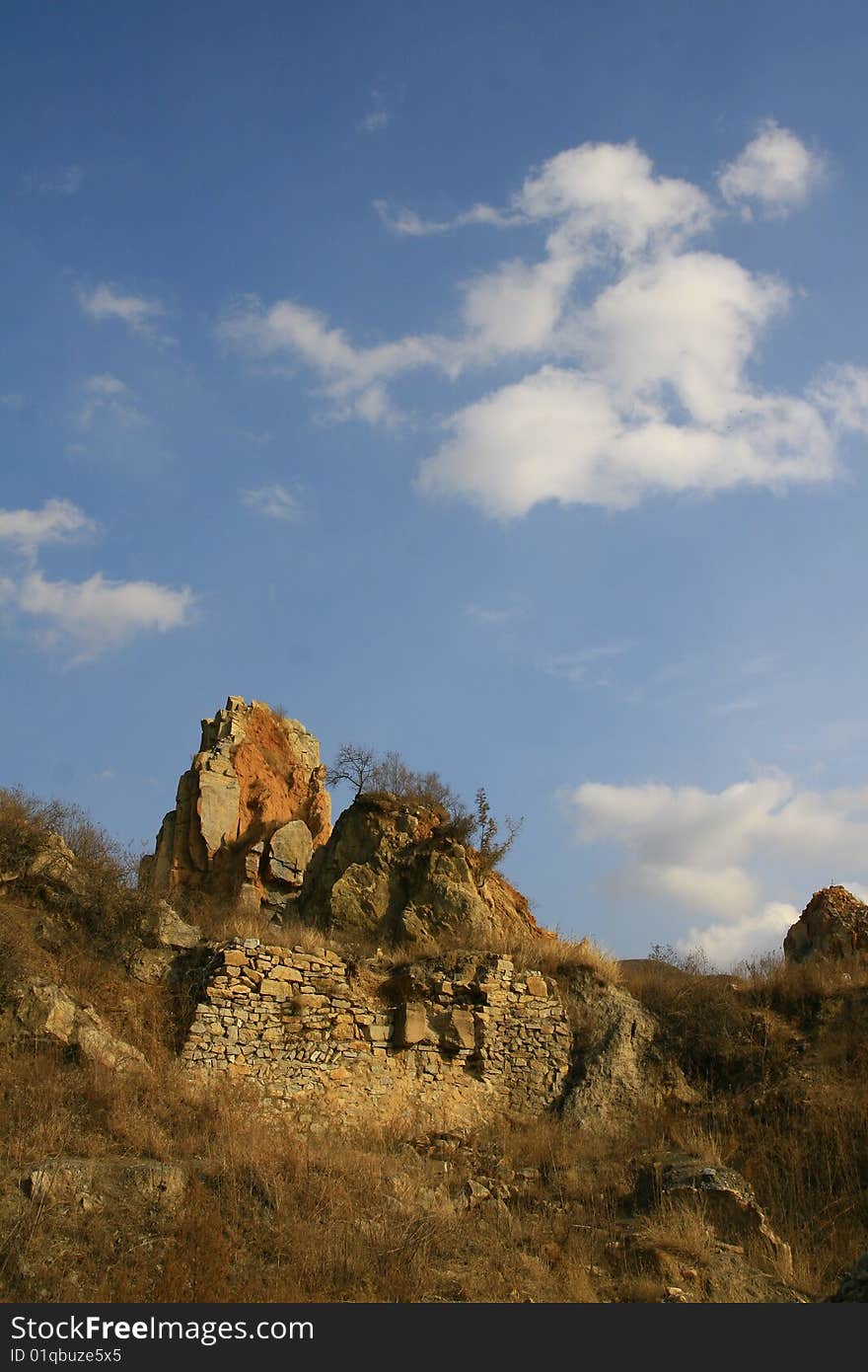 Walled Goat Cave is the accumulation of Qinhuangdao in Hebei Province Liujiang Geosites Basin Nature Reserve, the accumulation of many caves, one cave, which contains a large number of mammalian fossils. It reflects the characteristics of North China and Northeast China, the transition zone in the late Pleistocene to the late update during the early appearance of mammals, and reflect the area of forest, forest steppe, grassland and water conditions, such as the environment changes in time and space on many occasions. many mammal fossils remains of protected areas has increased resources and protection of the value of diversity;. Walled Goat Cave is the accumulation of Qinhuangdao in Hebei Province Liujiang Geosites Basin Nature Reserve, the accumulation of many caves, one cave, which contains a large number of mammalian fossils. It reflects the characteristics of North China and Northeast China, the transition zone in the late Pleistocene to the late update during the early appearance of mammals, and reflect the area of forest, forest steppe, grassland and water conditions, such as the environment changes in time and space on many occasions. many mammal fossils remains of protected areas has increased resources and protection of the value of diversity;