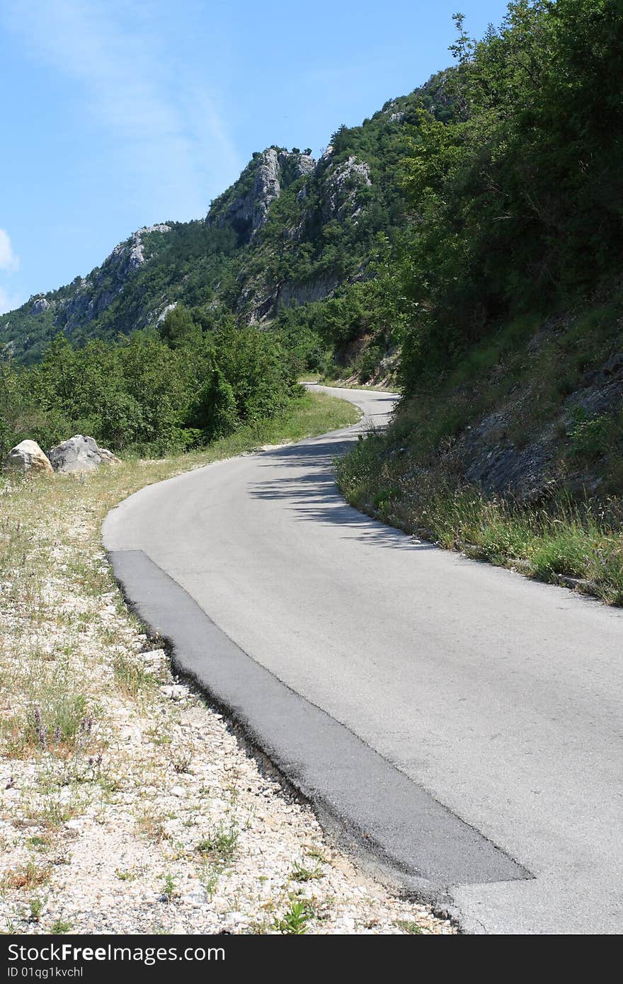 Sunny day in the mountainous road