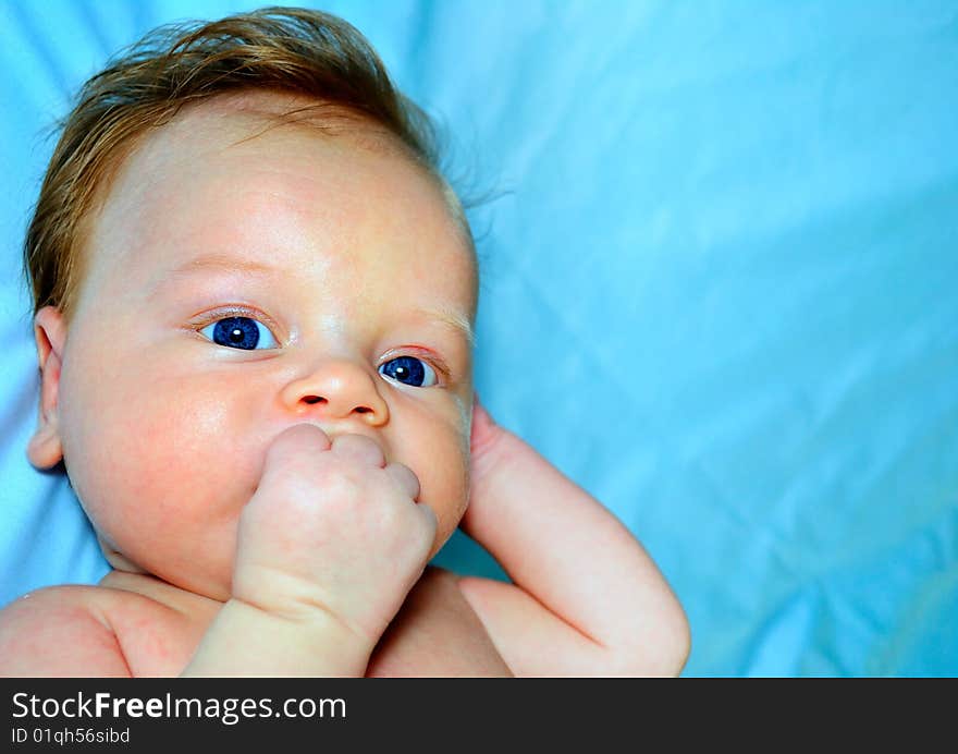 The nice kid having a rest uses the fingers instead of a dummy. The nice kid having a rest uses the fingers instead of a dummy.