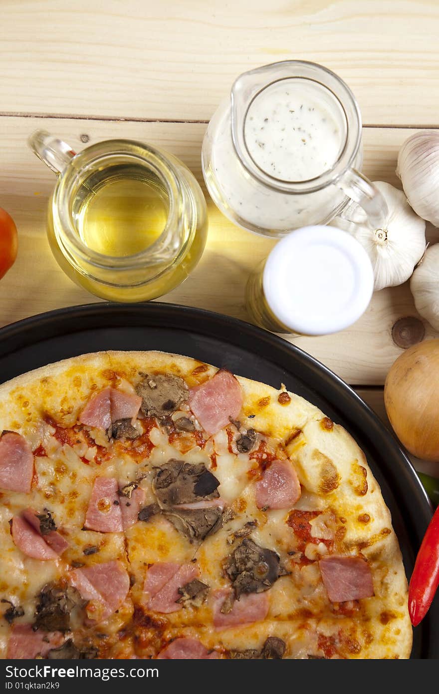 A couple of delicious pizzas, with raw tomatoes, green peppers and mushrooms. A couple of delicious pizzas, with raw tomatoes, green peppers and mushrooms