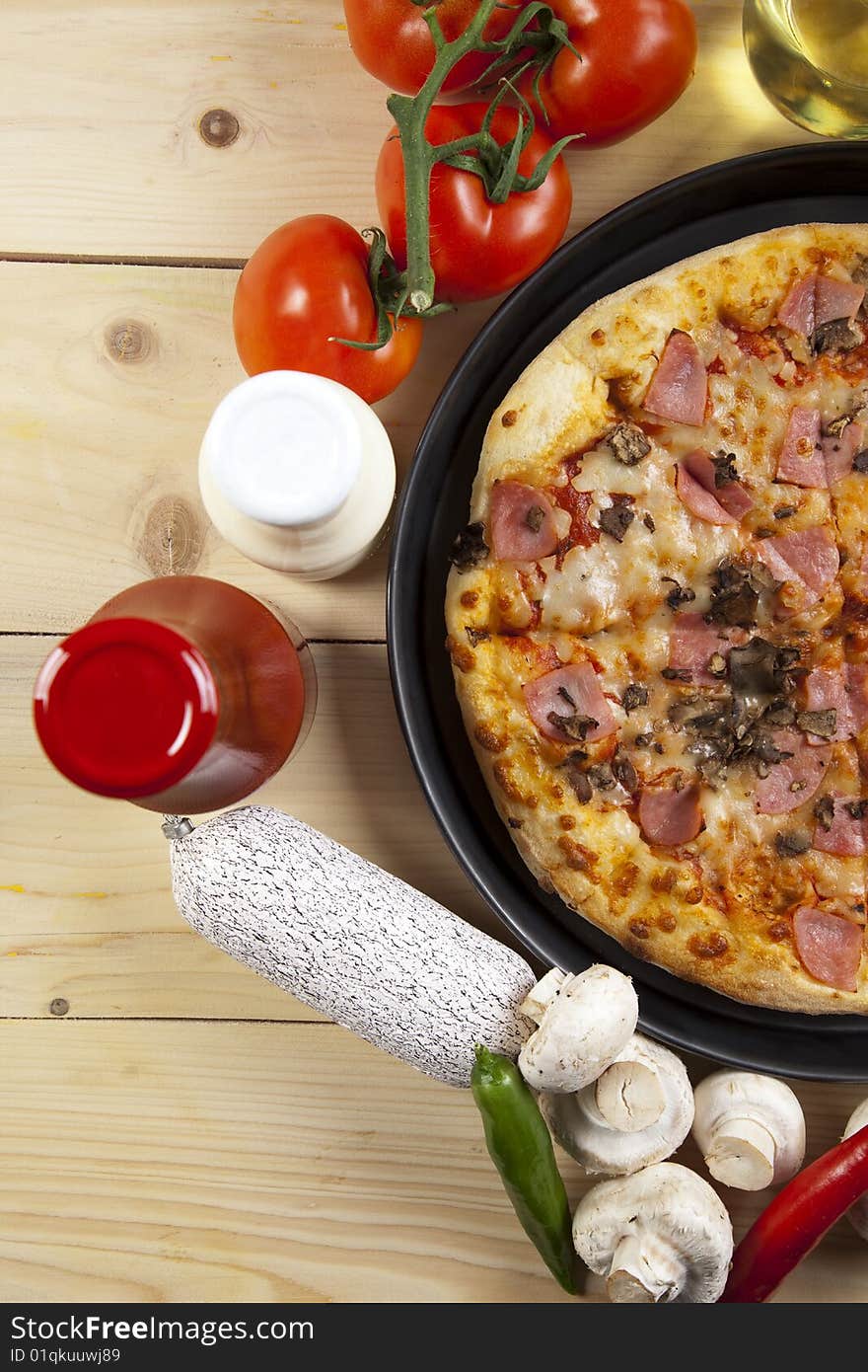 A couple of delicious pizzas, with raw tomatoes, green peppers and mushrooms. A couple of delicious pizzas, with raw tomatoes, green peppers and mushrooms