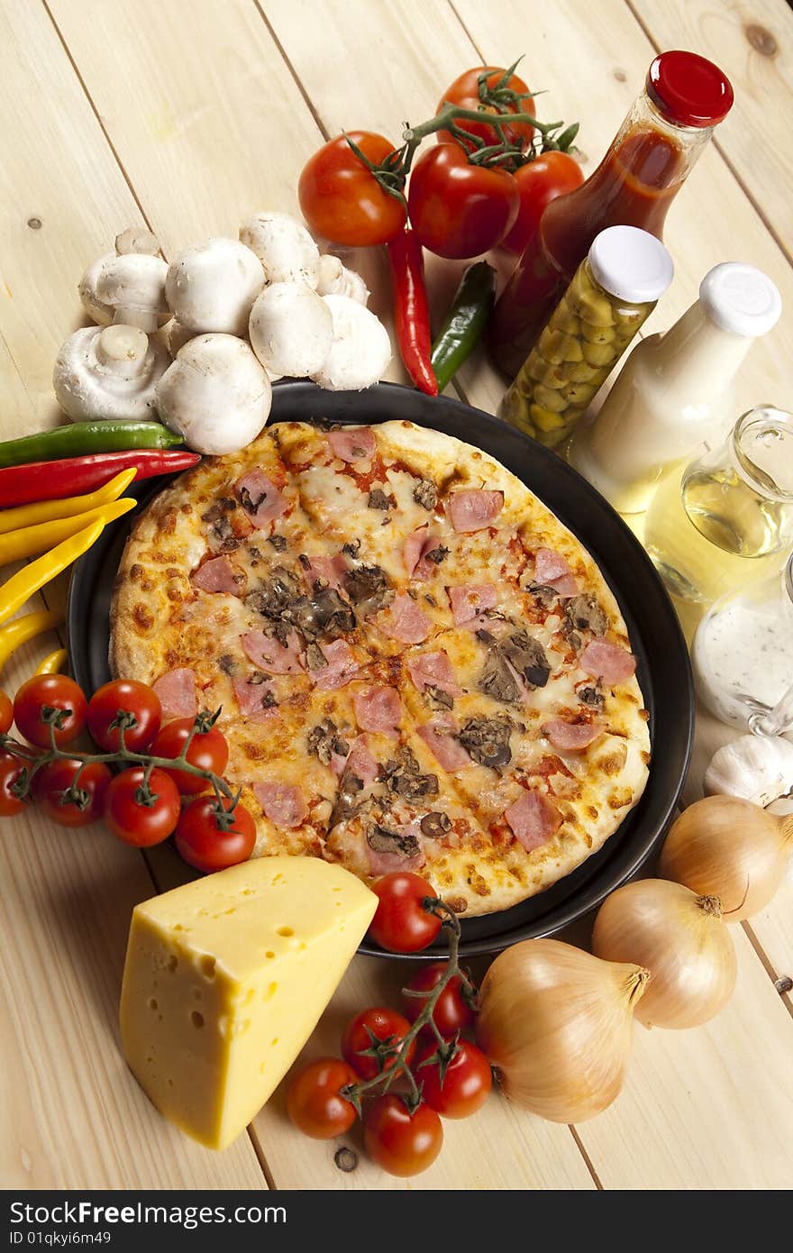 A couple of delicious pizzas, with raw tomatoes, green peppers and mushrooms. A couple of delicious pizzas, with raw tomatoes, green peppers and mushrooms