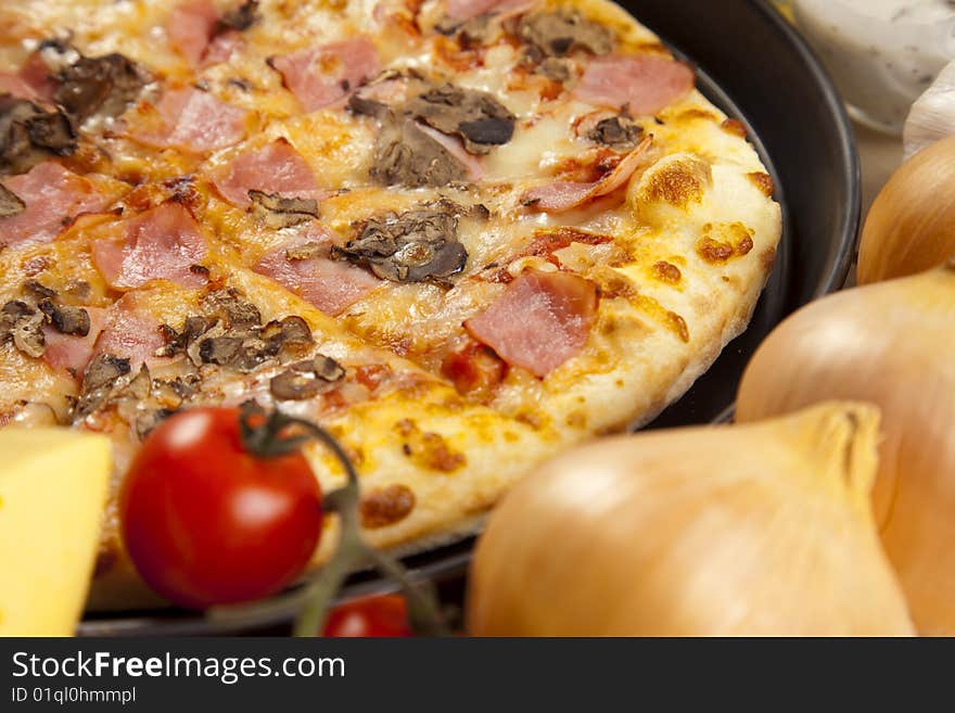 A couple of delicious pizzas, with raw tomatoes, green peppers and mushrooms. A couple of delicious pizzas, with raw tomatoes, green peppers and mushrooms