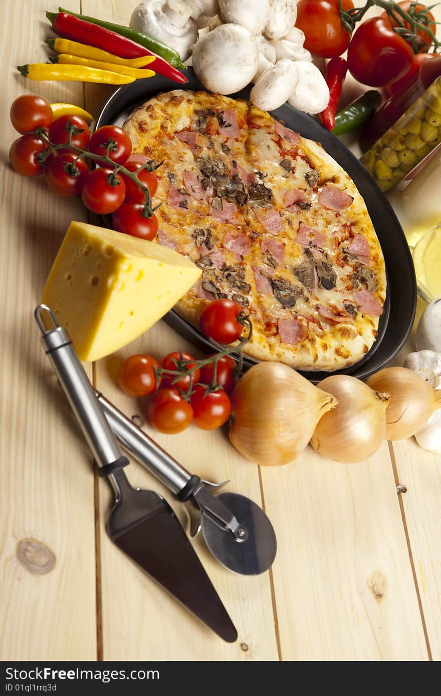 A couple of delicious pizzas, with raw tomatoes, green peppers and mushrooms. A couple of delicious pizzas, with raw tomatoes, green peppers and mushrooms