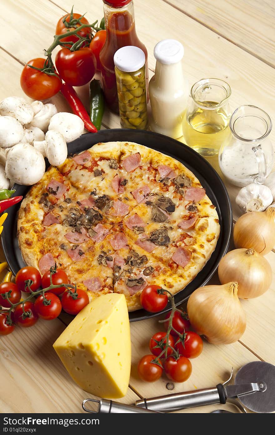 A couple of delicious pizzas, with raw tomatoes, green peppers and mushrooms. A couple of delicious pizzas, with raw tomatoes, green peppers and mushrooms