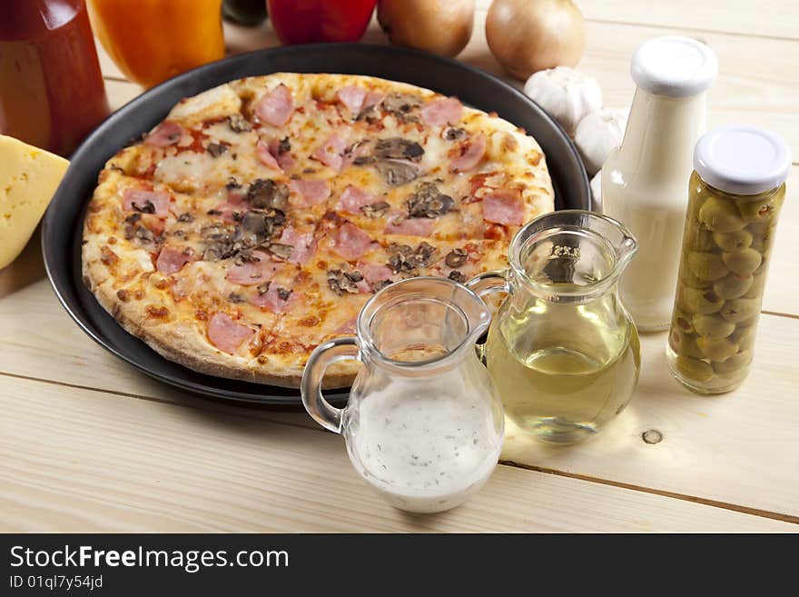 A couple of delicious pizzas, with raw tomatoes, green peppers and mushrooms. A couple of delicious pizzas, with raw tomatoes, green peppers and mushrooms