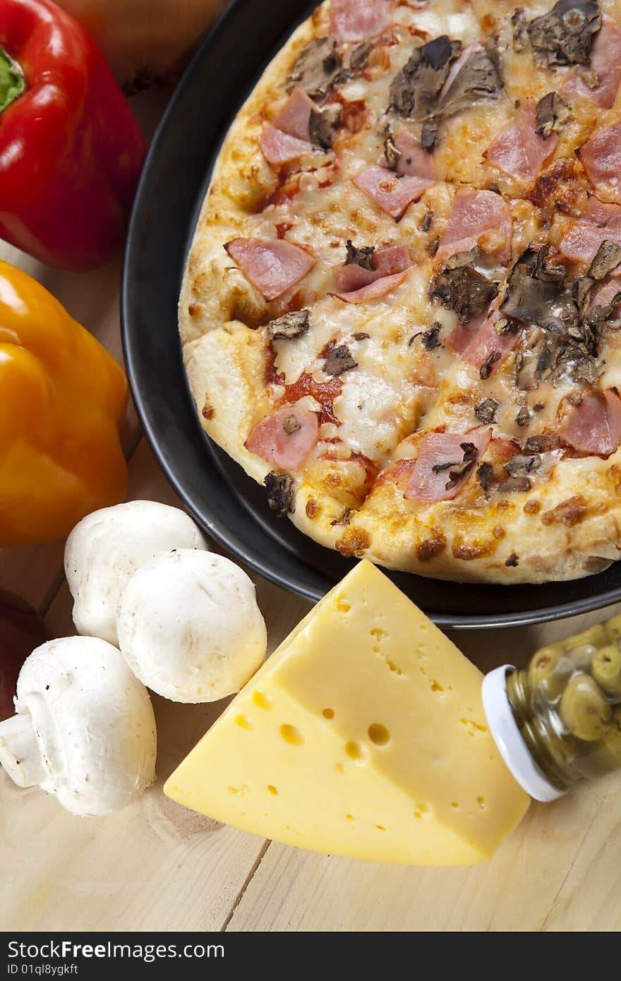 A couple of delicious pizzas, with raw tomatoes, green peppers and mushrooms. A couple of delicious pizzas, with raw tomatoes, green peppers and mushrooms