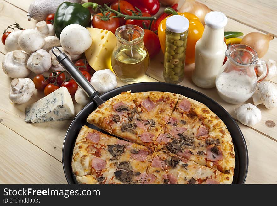 A couple of delicious pizzas, with raw tomatoes, green peppers and mushrooms. A couple of delicious pizzas, with raw tomatoes, green peppers and mushrooms