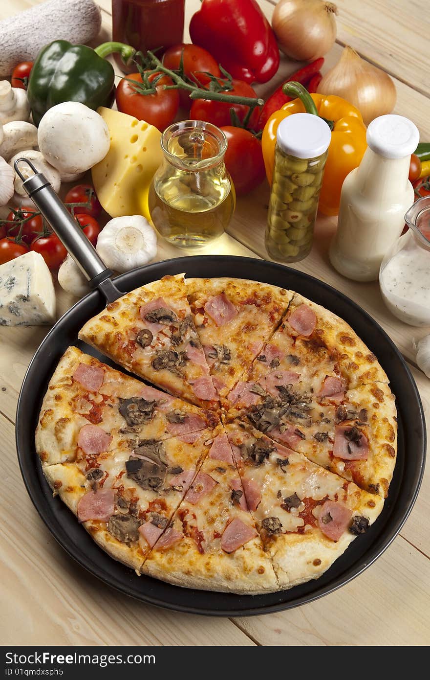 A couple of delicious pizzas, with raw tomatoes, green peppers and mushrooms. A couple of delicious pizzas, with raw tomatoes, green peppers and mushrooms