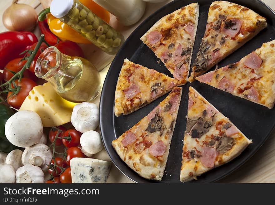 A couple of delicious pizzas, with raw tomatoes, green peppers and mushrooms. A couple of delicious pizzas, with raw tomatoes, green peppers and mushrooms