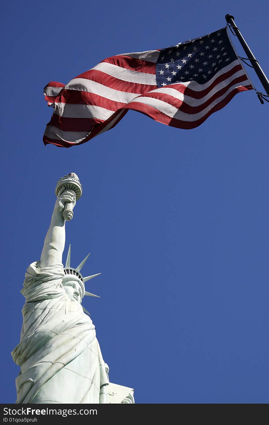 Statue of liberty and the american flag united sta