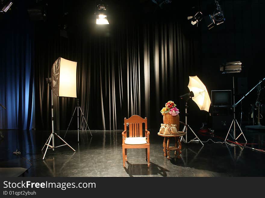 Lighting setup in big studio