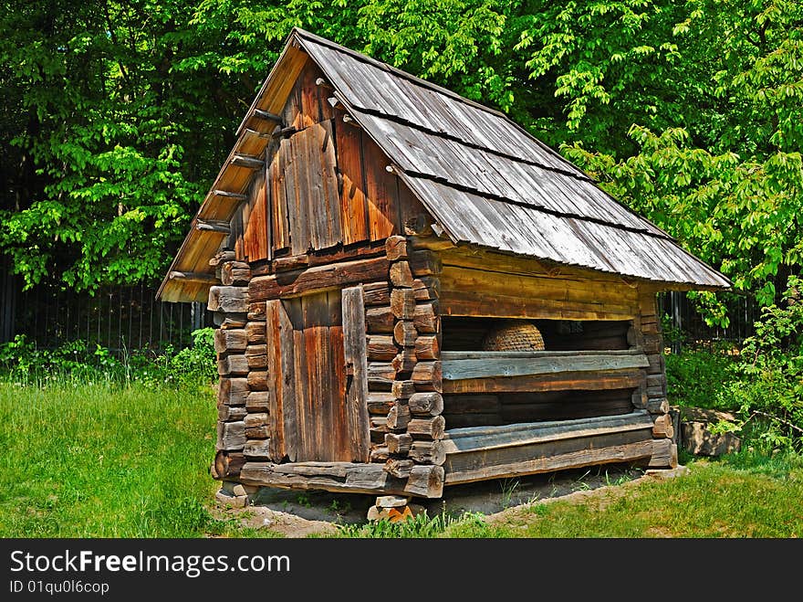 Cabin of poor peasant in a national park Pirogovo (Ukraine)