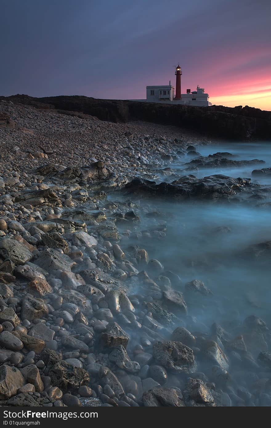 The long exposition creates a line and along with the shine of the rocks guide us until Raso Cape lighthouse.