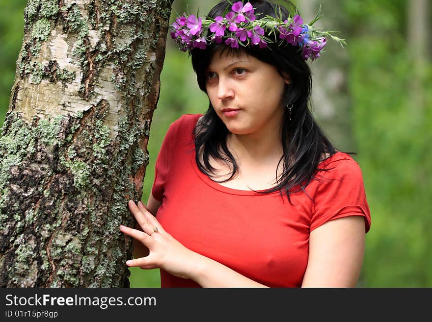 The brunette looks from behind the tree. The brunette looks from behind the tree