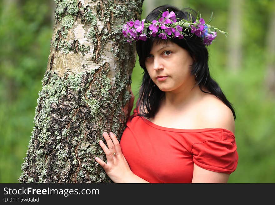 The brunette looks from behind the tree. The brunette looks from behind the tree