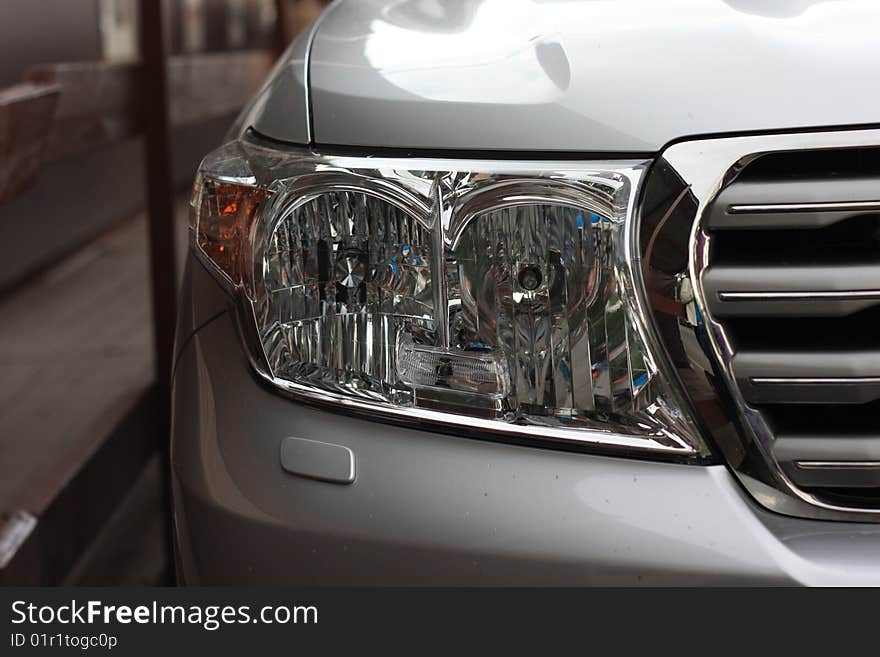 Big shinning sport utility vehicle headlight