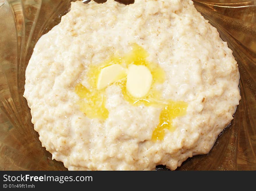 Porridge with oil on a flat plate