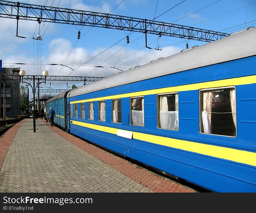 Photo of the sleep-cars of a train and platform