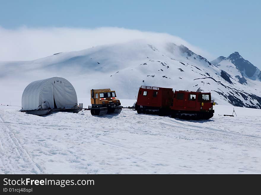 Snow vehicles in Mountainous terrain