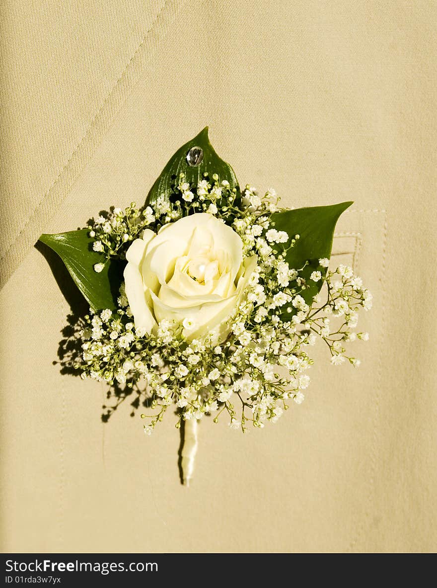 White bouquet in groom's buttonhole, white roses and pearls